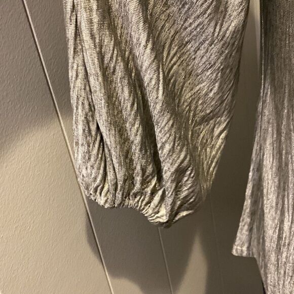 White House Black Market Extra Small Metallic Off-The-Shoulder Top Elastic - Picture 6 of 10